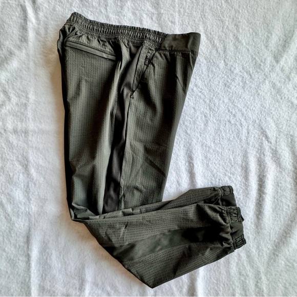 Athleta Olive Green Textured Brooklyn Jogger Casual Travel Pants Size 6 - Picture 10 of 10